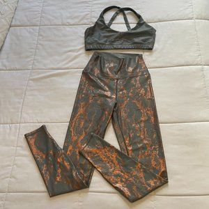 Carbon 38 workout Set Grey / Gold Snake skin Small